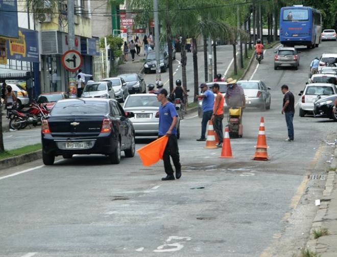 Cortes de enquadramento de buracos foram feitos na avenida João Valentim Pascoal