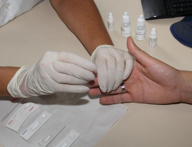O teste dura cerca de 15 minutos, e o resultado fica pronto logo em seguida