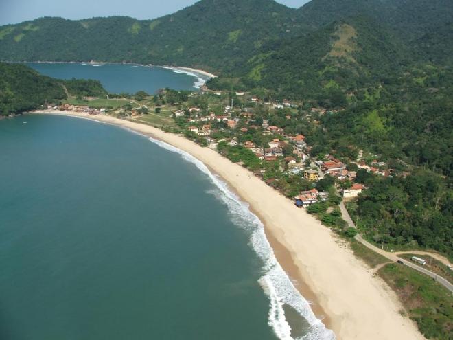 Fundada por pescadores, a Vila “foi descoberta” na década de 1970, quando que uma empresa estrangeira decidiu construir um condomínio de luxo na região