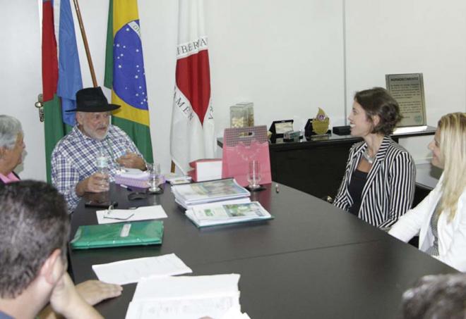 As juízas federais, Dayse Starling Motta e Lisya Helena Santos foram recebidas pelo prefeito Sebastião Quintão e o vice Jésus Nascimento