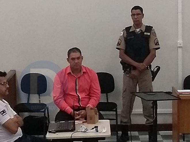  Essa é a terceira vez que Elton John de Oliveira senta-se no banco dos réus para responder por crime em posto no bairro Iguaçu