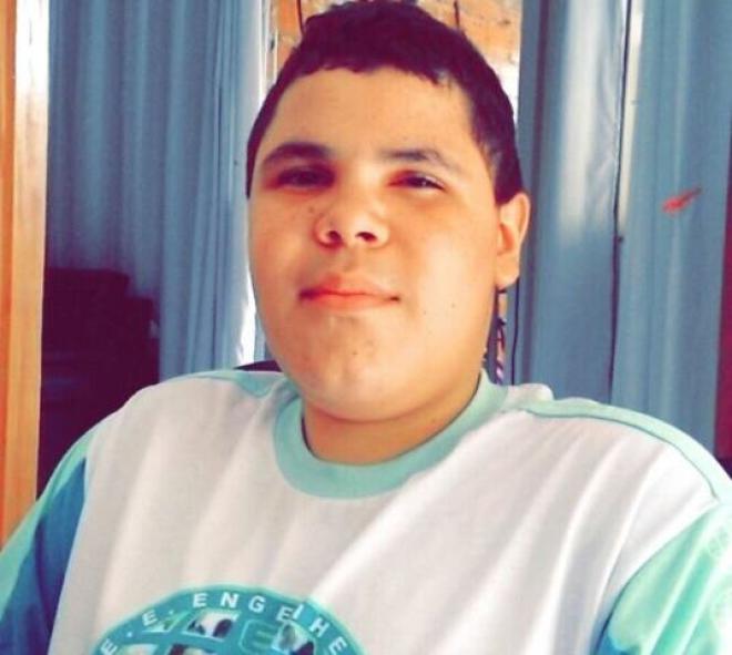 Thiago tem Distrofia Muscular de Duchenne e precisa de tratamento com células-tronco