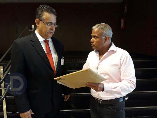 o chefe da Assessoria Jurídica, Adalton Cunha e o presidente do Legislativo, Nardyello Rocha 