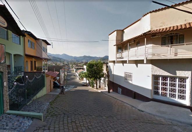 Criminosos renderam proprietário de residência na rua Itaparica, ameaçaram de morte, roubaram bens e levaram tudo no carro da vítima, que foi abandonado 