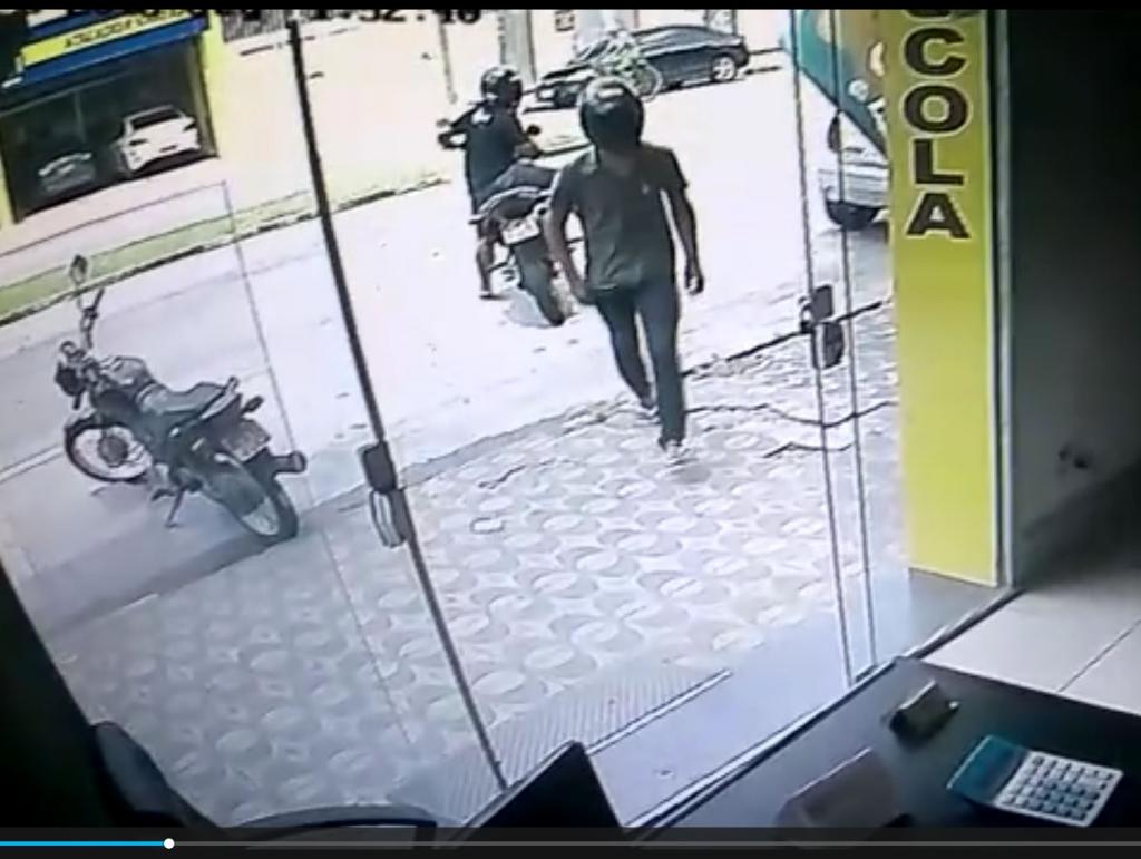Câmeras registraram toda a ação dos assaltantes 