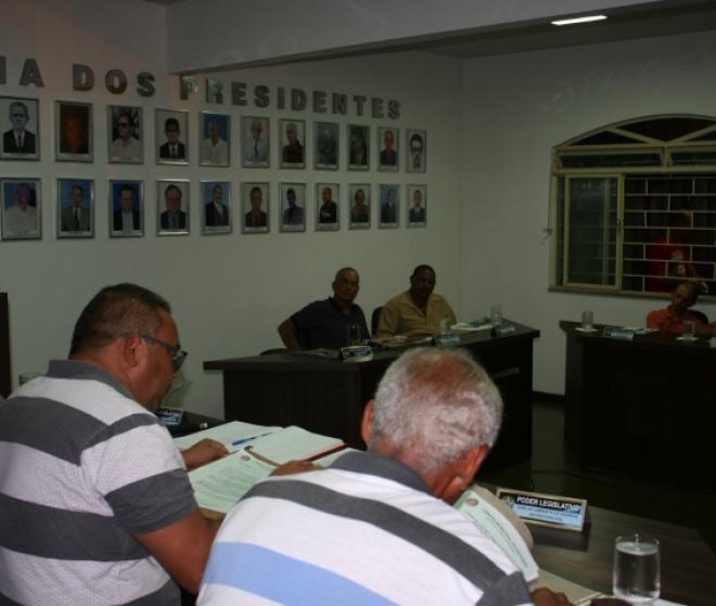  Sessão da Câmara de Dionísio que decidiu encaminhar denúncia ao Ministério Público
