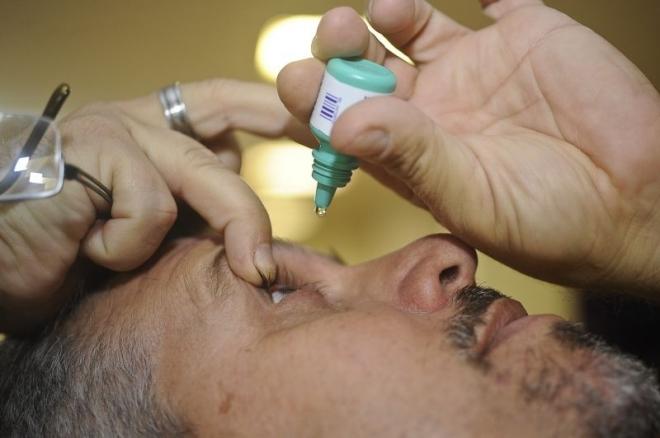 Vírus e bactérias podem ser causadores da doença, além de reações alérgicas a poluentes ou substâncias irritantes