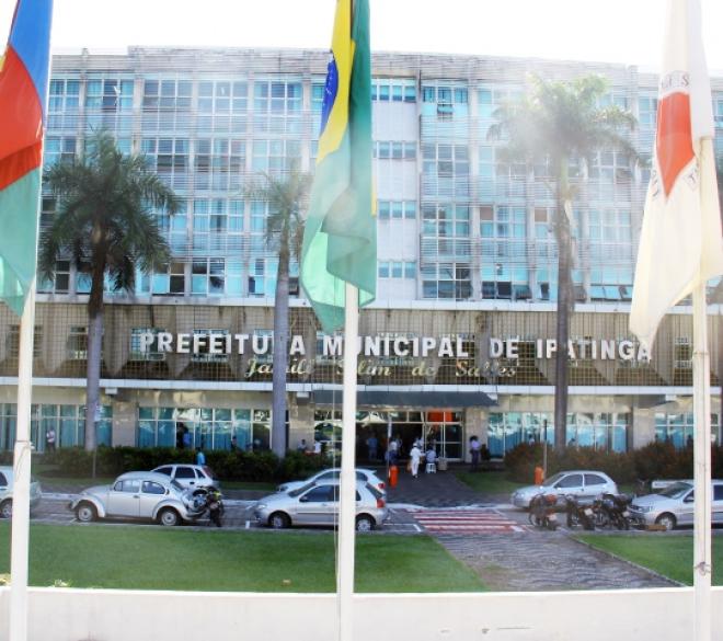 Além de duas dezenas de médicos em especializações diversas, são oferecidas três vagas para engenheiros, duas para administradores, duas para arquitetos e duas para assistentes sociais