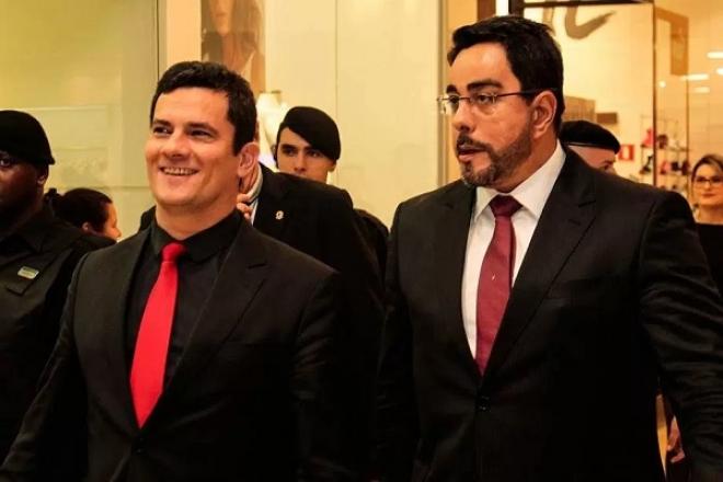 Marcelo Bretas e Sérgio Moro, ambos da Lava-Jato, estão entre os juízes que têm casa própria, mas recebem auxílio-moradia