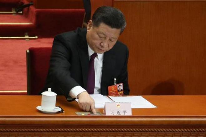 Xi Jinping é reeleito por unanimidade como presidente da China