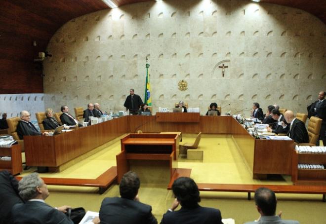 A presidente da Corte, ministra Cármen Lúcia, precisou suspender a sessão para acalmar os ânimos