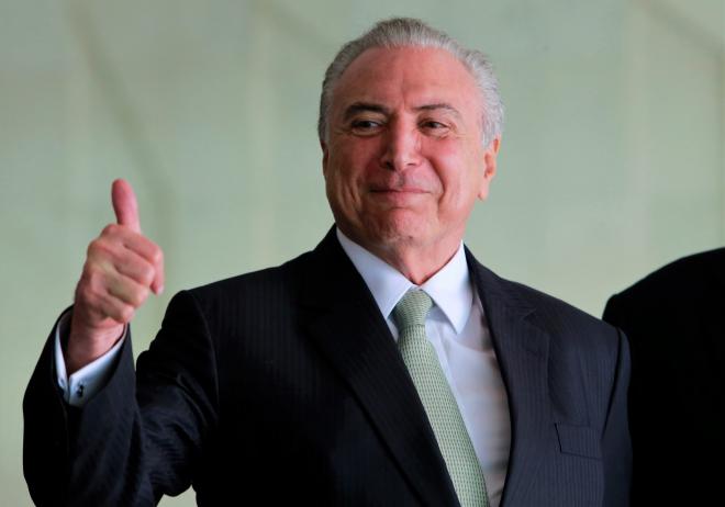 Se eu tivesse feito um governo destrutivo para o País eu mesmo refletiria que não dá para continuar. Mas, pelo contrário, eu recuperei um País que estava quebrado