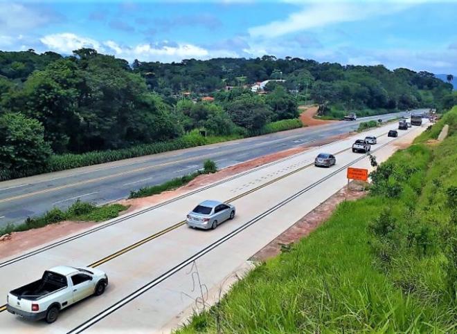 A pista simples pronta possui 22 quilômetros, dos quais, 14 estão liberados para o trânsito