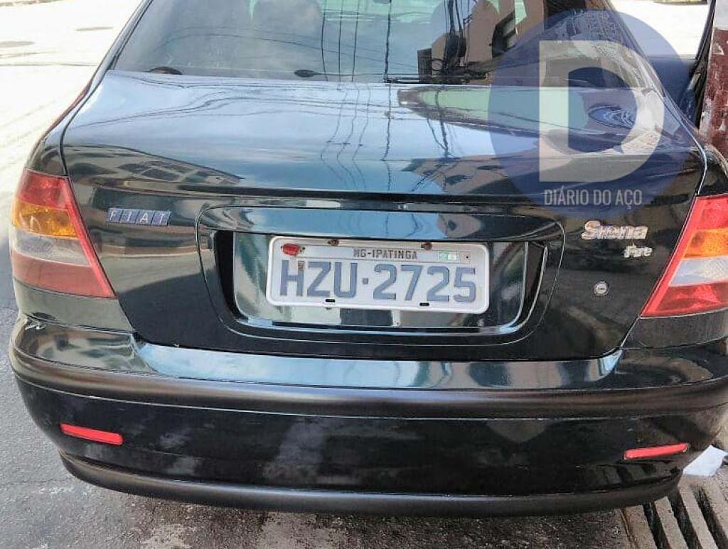 Carro foi levado por dupla que se mostrou interessada em comprar carro cuja venda foi anunciada pelo dono 