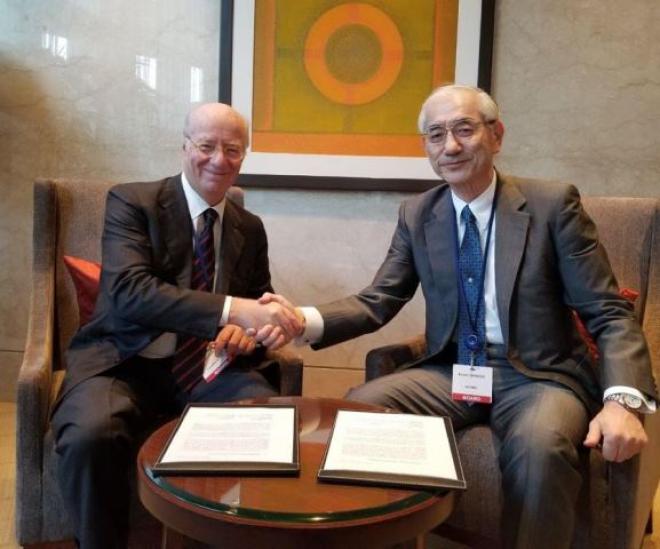 Paolo Rocca, CEO do Grupo Techint, e Kosei Shindo, CEO da Nippon Steel & Sumitomo Metal Corporation, formalizaram o entendimento 