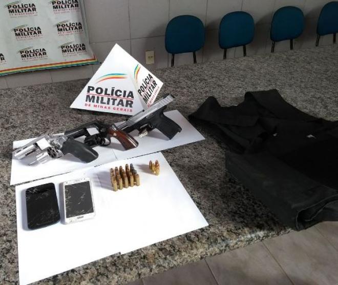 Ao procurar suspeitos de execução, policiais apreenderam três armas 