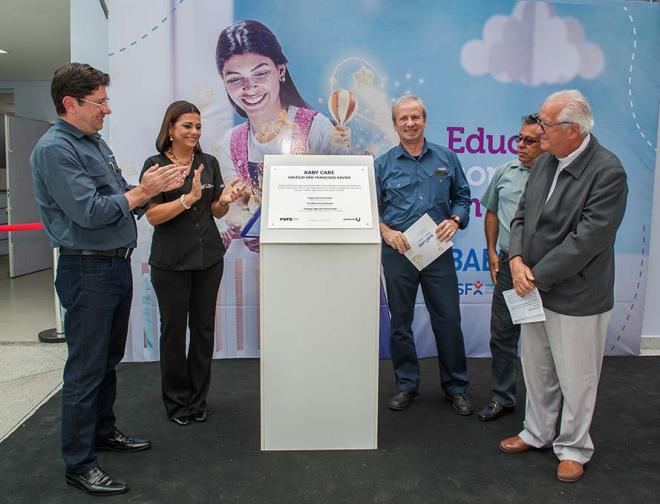Gestores na inauguração do berçário