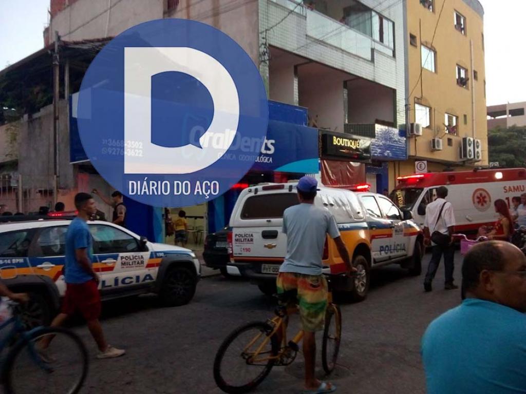 A vítima foi socorrida por uma equipe do  SAMU, com suspeita de traumatismo craniano grave, edema e cianose nos olhos, apresentando múltiplos cortes na cabeça, com perda de sangue