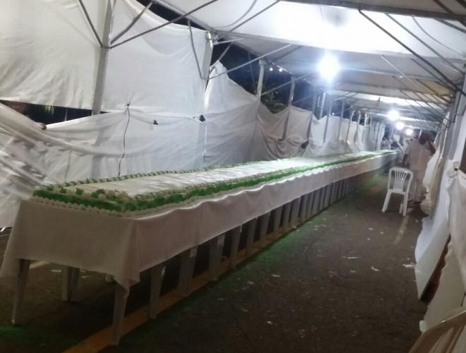O bolo de aniversário de Ipatinga tem 54 metros de extensão 