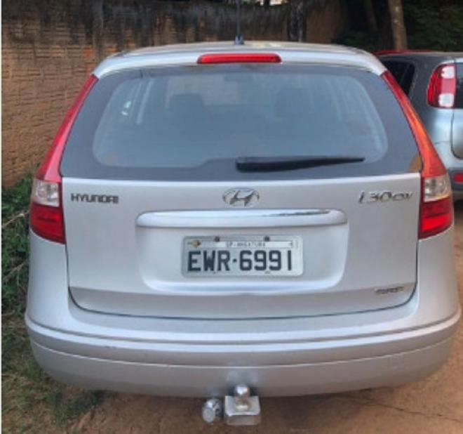 Identificado e apreendido o veículo Hyundai I30, que teria sido utilizado pelo grupo nas ações criminosas