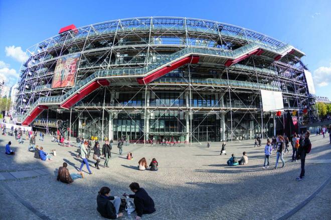 O Centro Georges Pompidou tem biblioteca, galerias e exposições de arte