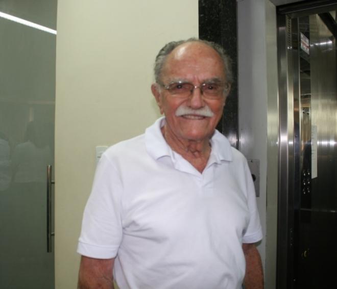 Maurício Guerra participa ao lado de diretores da Aciapi da inauguração do auditório que leva o seu