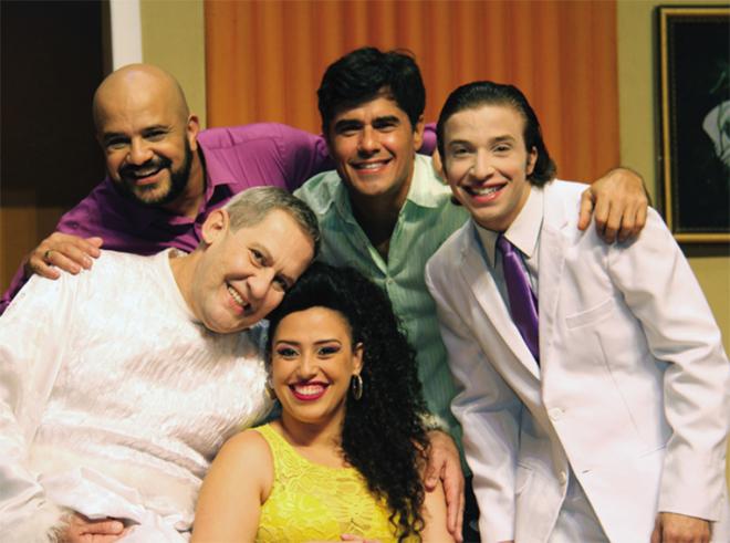 O elenco de Acredite, um sucesso há 18 anos nos palcos