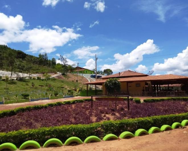 Sede da fazenda da AAMAR em Itamarandiba: sobrevivendo com doações de empresários e da comunidade.