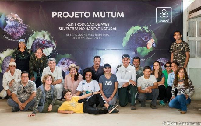 Integrantes do projeto Turismo no Vale, na sede da Fazenda Macedônia