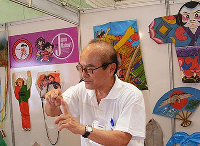 Ken Yamazato dedicou a vida a construir pipas