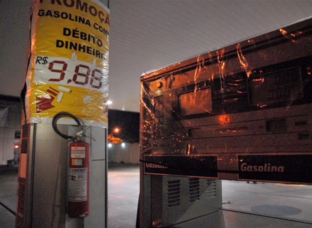 Gasolina foi encontrada dia 25 a preços que chegavam perto de R$ 10 o litro; batata em Minas Gerais saltou de R$ 70 o saco para mais de R$ 300