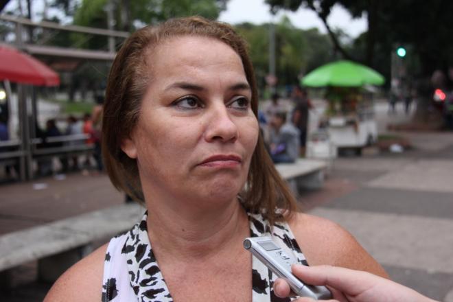 Apoio e muito o bloqueio dos caminhoneiros. Essa paralisação veio em uma hora boa porque só um bando de caminhoneiro consegue realmente parar esse Brasil. E quem sabe esses políticos não tomem vergonha na cara depois disso. Na minha casa, por enquanto, não está faltando nada, mas não tenho gasolina no tanque do meu carro. Então estou andando mais a pé mesmo, se eu precisar de ir para um local mais distante, como hospital, irei de ônibus”.  Sandra Maria de Sá, de 52 anos, dona de casa