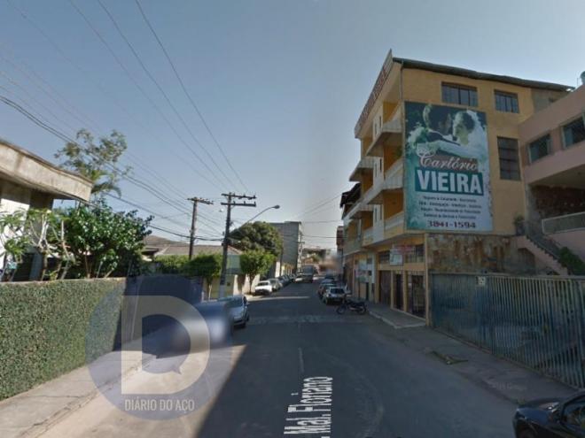 O atentado aconteceu neste local, na rua Marechal Floriano, em Fabriciano