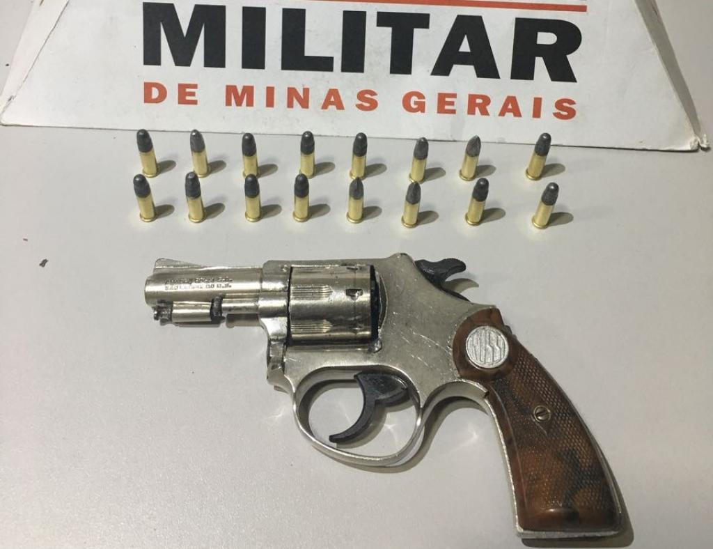Revolver, conforme denúncia, estaria sendo emprestado para empreitadas de bandidos, em Ipatinga