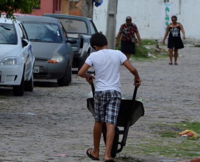 As denúncias podem ser feitas junto ao conselho tutelar do município ou pelo Disque 100, de forma anônima 