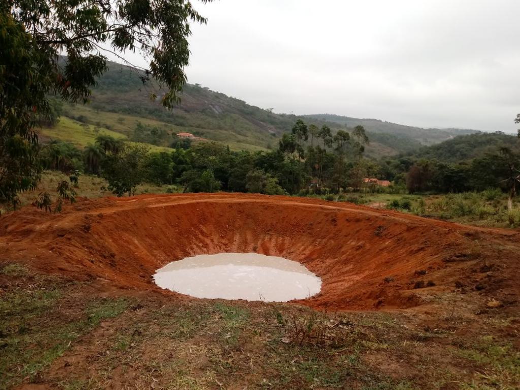 Construção de barraginhas, proteção de nascentes e adequação ambiental de estradas vicinais são alguns dos trabalhos executados em 105 municípios mineiros