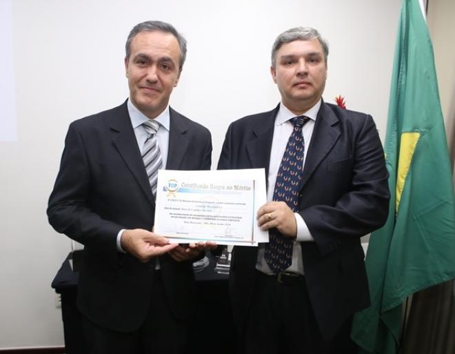 A empresa foi representada pelo gerente de Contratos Alfredo Carvalho e pelo gerente de Vendas Bruno Gomes