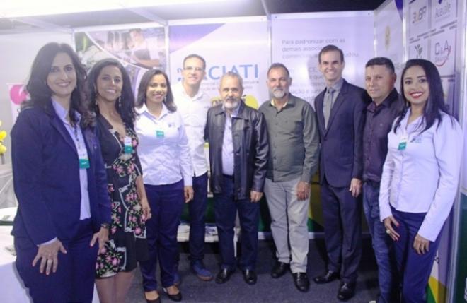 Representantes das entidades durante feira do inox no Clube Alfa