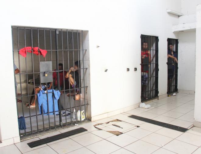 Correcional da Delegacia da Polícia Civil de Ipatinga está com sua capacidade máxima, com 18 presos