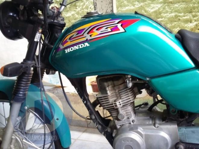 A moto roubada pela dupla é parecida com esta da foto