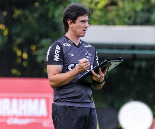 Depois de ser “observado” mais de quatro meses, Thiago Larghi foi confirmado no cargo