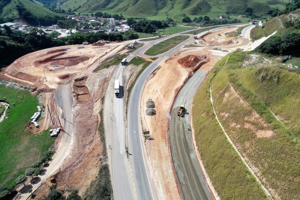Trecho da duplicação da BR-381 em Antônio Dias 