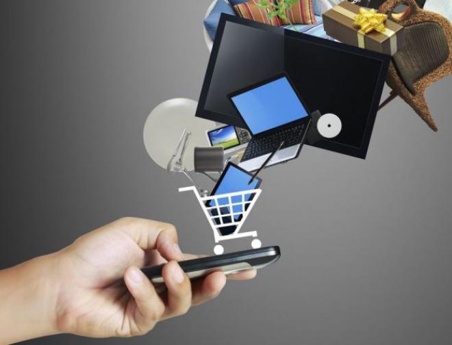 Apenas 24% dos entrevistados admitem não contar com o auxílio do celular nas compras que faz online