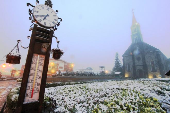 Clima frio e europeu de gramado, associado ao charme de hoteis e restaurantes encanta turistas de todo o Brasil 