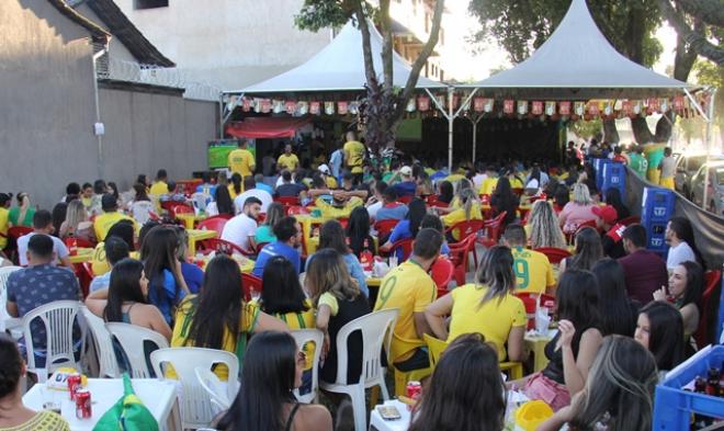 Partida no fim de tarde lotou os bares em diversos bares de Ipatinga