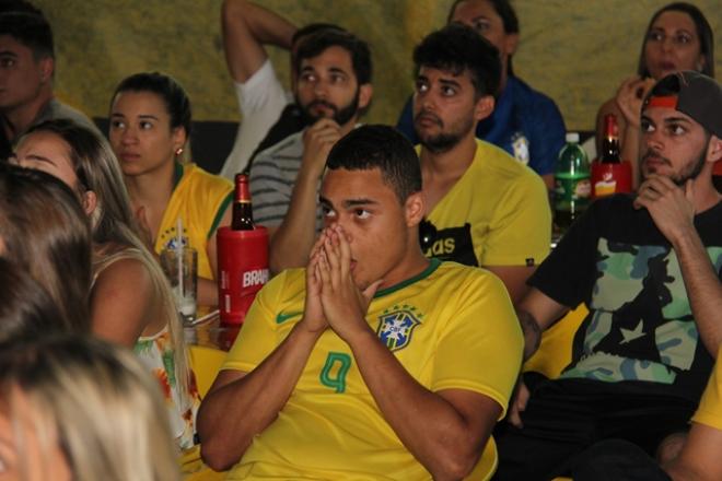 Mesmo no fim do segundo tempo, torcedores ainda acreditavam em uma vitória brasileira