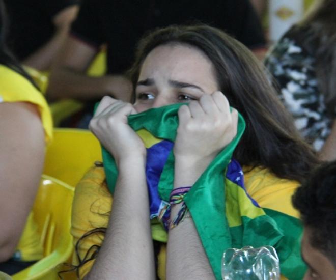 Torcedores se comovem com a eliminação da Seleção Brasileira da Copa                                                                                                 