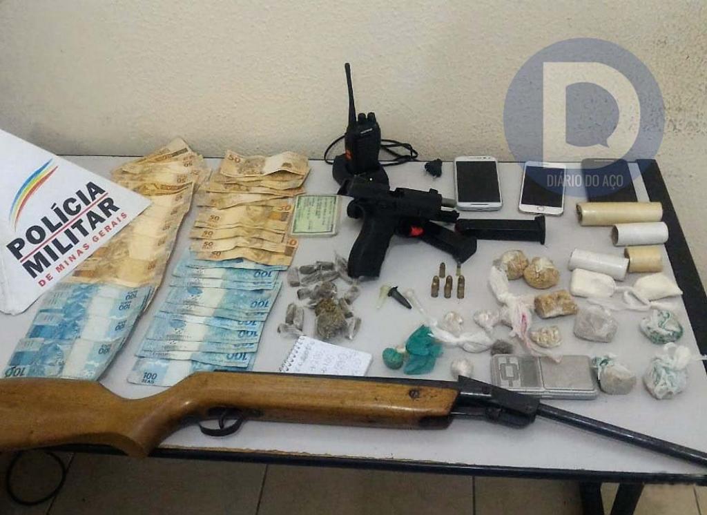 Material apreendido na rua dos Navegantes, em ação da PM