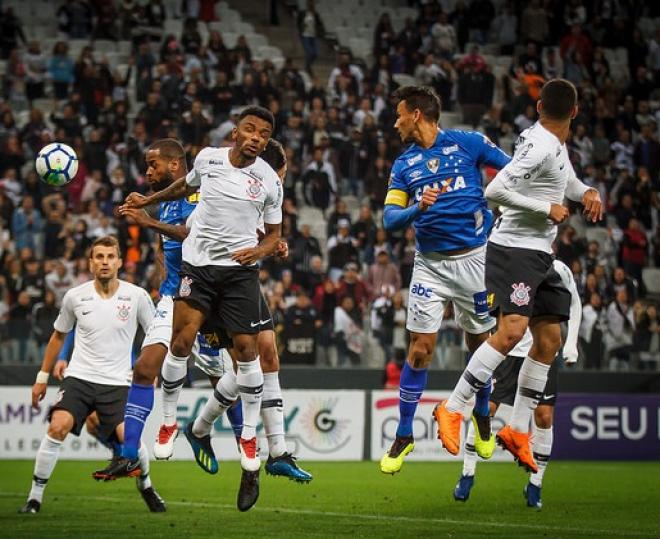 Henrique abriu o placar, após cabecear a bola para dentro do gol