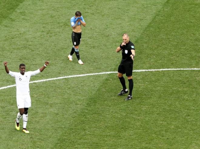 Pitana comandou arbitragem na eliminação do Uruguai diante da França 
